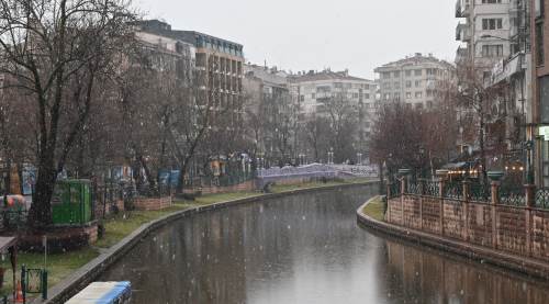 Eskişehir güne karla uyandı: Her yer beyaza büründü!