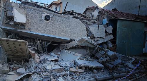 Eskişehir güne korkuyla başladı: 2 katlı ev yerle bir oldu!