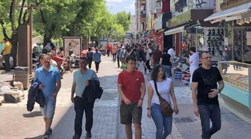 Eskişehir güneşli pazarın keyfini orada çıkardı