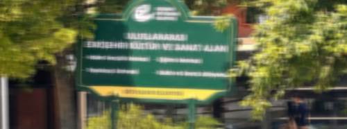 Eskişehir Haller Gençlik Merkezi önüne yeni tabela: Peki ne yazıyor?