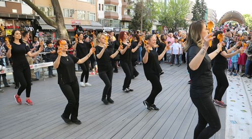 Eskişehir Hamamyolu'nda halk oyunları provası