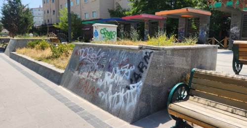 Eskişehir Hatboyu’ndaki duvar yazıları vatandaşı rahatsız ediyor