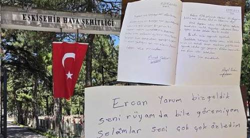Eskişehir Hava Şehitliği'nde anı defterindeki yazılar yürek burktu