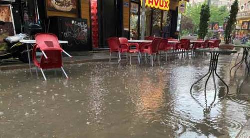 Eskişehir'i dolu ve sağanak vurdu!