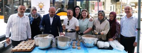 Eskişehir İl Başkanı Albayrak vatandaşlara aşure ikram etti