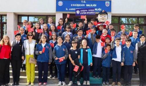 Eskişehir İl Jandarma Komutanlığı'na öğrencilerden ziyaret