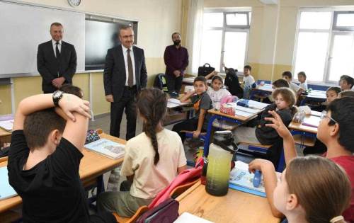 Eskişehir İl Müdürü Sinan Aydın’dan öğrencilere destek ziyareti