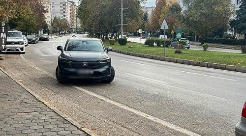 Eskişehir'in "ortasına" park edip gitti !