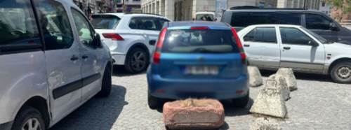 Eskişehir'in bu caddesinden ne araç, ne de yaya geçemiyor 