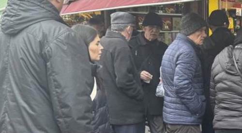 Eskişehir'in çarşısı ağzına kadar doldu: Vatandaş sıra oluyor