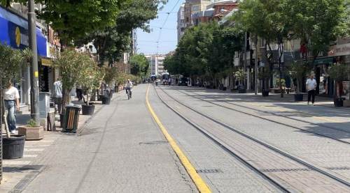 Eskişehir'in çarşısında adım atan yok: Herkes tatilde!