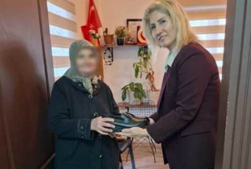 Eskişehir'in dondurucu soğuğunda yaşlı kadına sıcacık yardım!