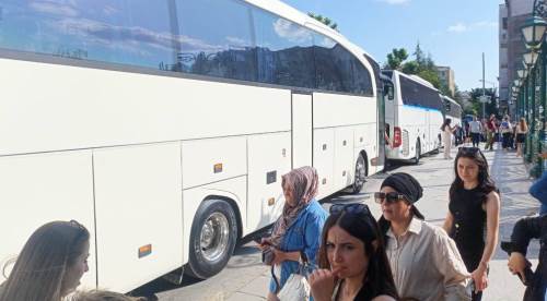Eskişehir'in en gözde noktasına turist akını: Trafik kitleniyor...