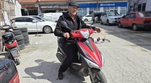 Eskişehir'in en ilginç çay servisi: Motorla ayağınıza geliyor!