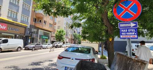 Eskişehir'in en işlek caddesinde çileden çıkaran park sorunu!