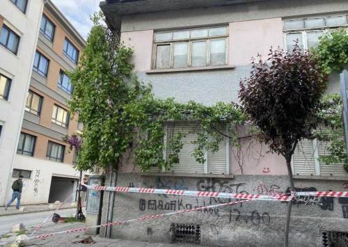 Eskişehir’in en işlek mahallesinde korku dolu anlar! Herkes oradan geçiyordu...