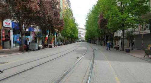 Eskişehir'in en kalabalık caddeleri bomboş kaldı!