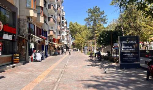 Eskişehir'in en kalabalık caddesinde hafta içi sessizliği