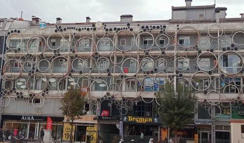 Eskişehir'in en paslı ve en ilginç apartmanı!