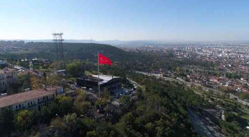 Eskişehir’in en yüksek tepesine dev Türk bayrağı