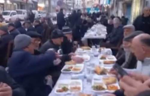 Eskişehir'in Esentepe Mahallesi’nde bin kişilik iftar