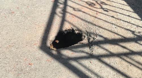 Eskişehir'in göbeğinde bir aydır çukur ile yaşıyorlar