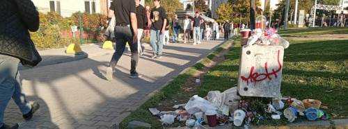 Eskişehir’in göbeğinde çöp rezaleti! Çevrecilerden tepki