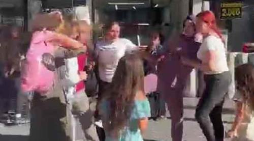 Eskişehir'in göbeğinde saç baş kavga ettiler