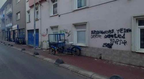 Eskişehir'in göbeğinde sahipsiz kaldı! Aylardır bekliyor...