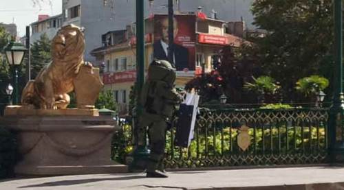 Eskişehir'in göbeğinde şüpheli çanta paniği