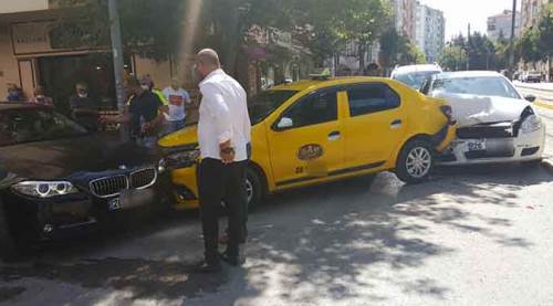 Eskişehir'in göbeğinde zincirleme kaza