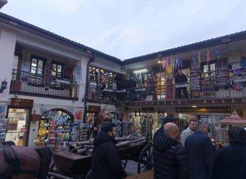 Eskişehir'in gözde çarşısı dolup taştı