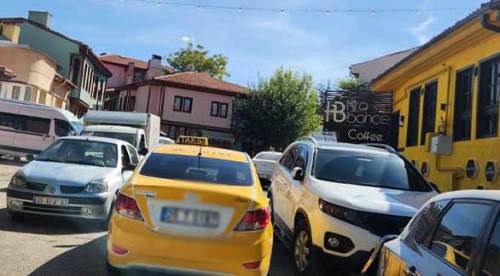 Eskişehir'in gözde turistik merkezinde trafik çilesi!