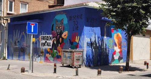 Eskişehir’in gri duvarları sanatla renkleniyor