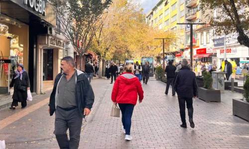 Eskişehir’in işlek caddesinde insan trafiği artıyor