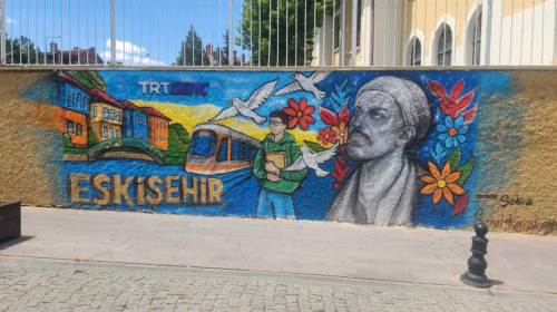 Eskişehir’in kalbinde gençlik ve barış temalı duvar resmi