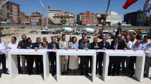 Eskişehir'in kalbine yeni kapalı pazar yeri geliyor: Temeli atıldı