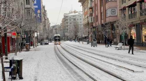 Eskişehir'in kar hasreti bitti, renkli görüntüler