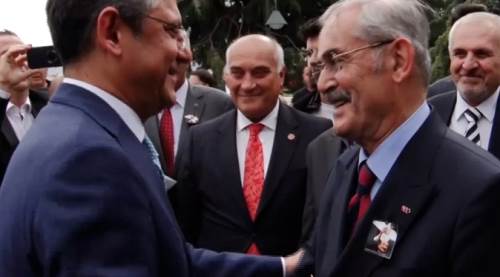 Eskişehir'in konuştuğu kare: Özgür Özel Büyükerşen'i görünce...