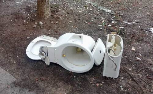 Eskişehir’in merkezinde çirkin görüntü: Tuvalet bile atmışlar