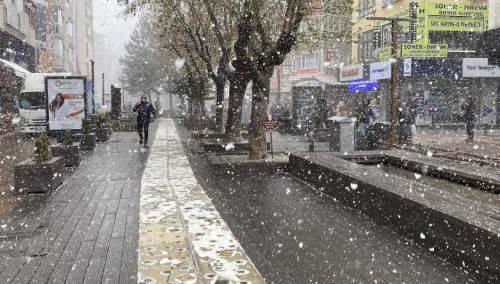 Eskişehir'in merkezinde yoğun kar yağışı!