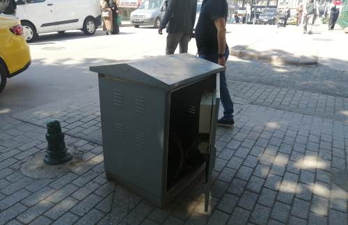 Eskişehir'in merkezindeki "açık kapı" vatandaşı endişelendiriyor