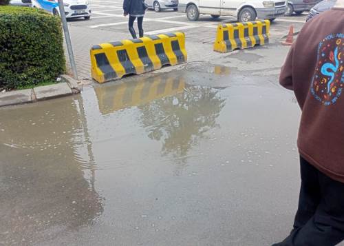 Eskişehir'in merkezindeki altyapı eksikliği meydanı gölete çevirdi!