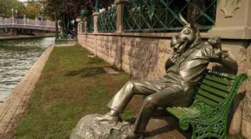 Eskişehir'in meşhur heykeli Salacak sahiline!