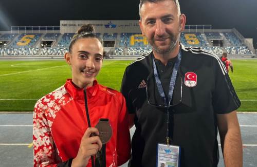 Eskişehir'in milli atletizm sporcusundan gururlandıran başarı