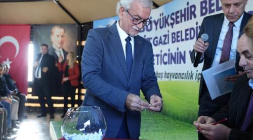 Eskişehir’in o ilçelerine hem destek hem hediye!