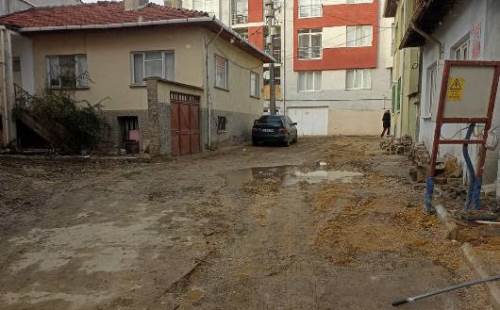Eskişehir'in o sokağındaki yolun durumu dikkat çekiyor