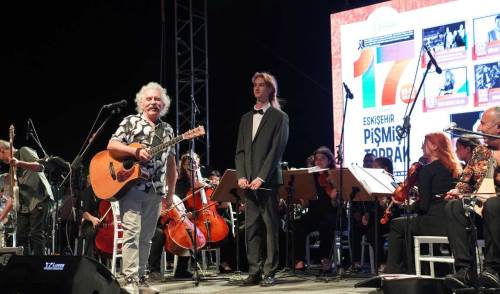 Eskişehir'in sevilen sempozyumunda Yeni Türkü ve Muhteşem Çocuklar rüzgarı