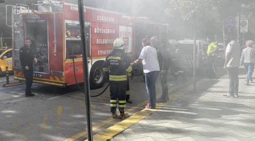 Eskişehir'in tartışmalara konu olan caddesinde yangın: Trafik altüst oldu!