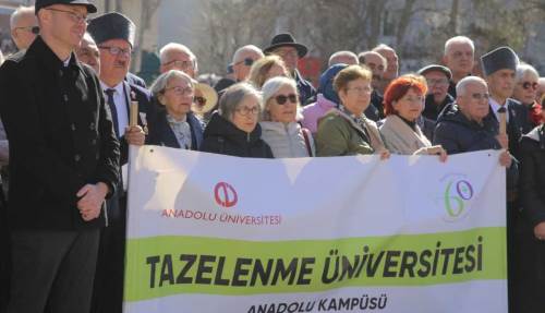 Eskişehir'in Tazelenme Üniversitesi sevgiyle kutladı